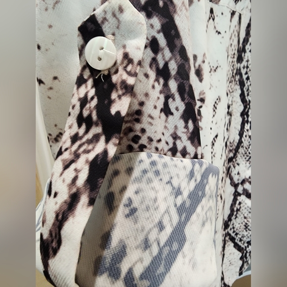 stylish Women Button Down Snake Print 3/4 Tab Sleeve Tunic Blouse - Picture 7 of 7